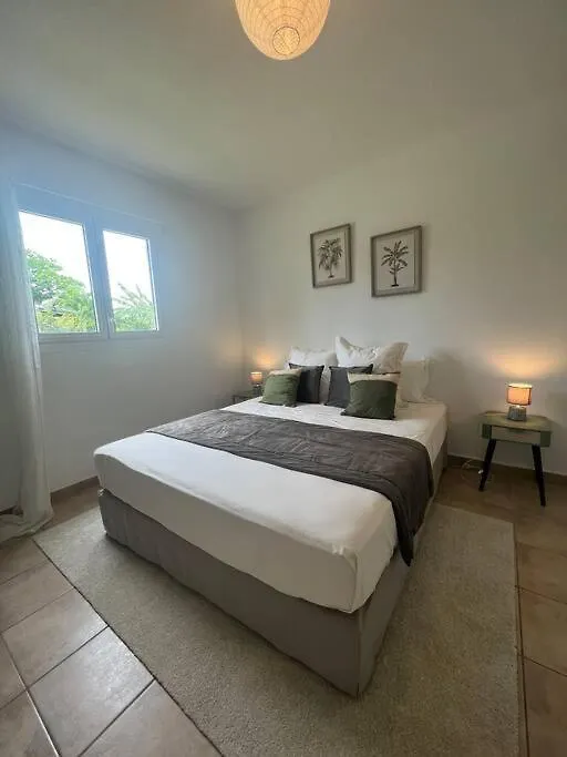 Dans La Douceur De Montebello Διαμέρισμα Petit-Bourg 0*,